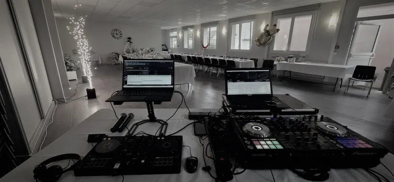 Étincelles froides et platines dans une salle de réception